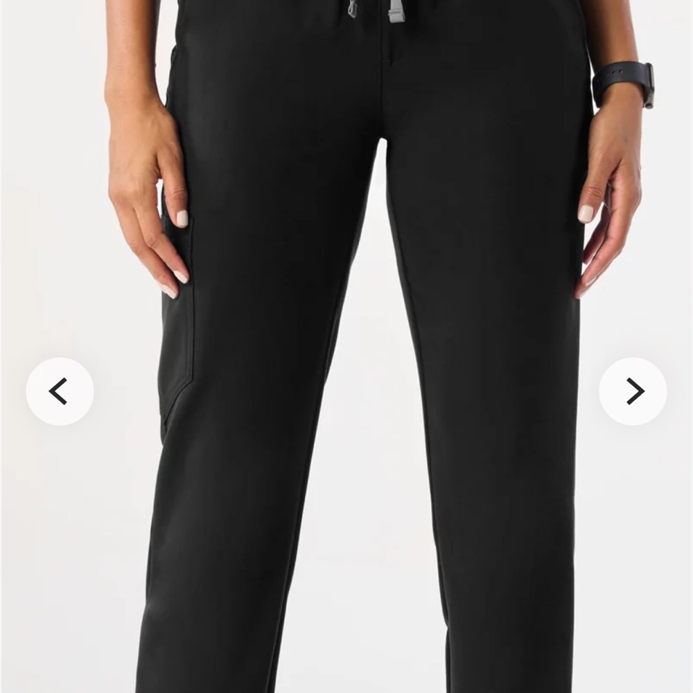 Figs Women's Black Jogger Scrub Set - Picture 4 of 4